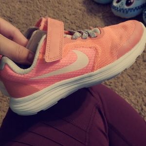 Girls nikes kids
